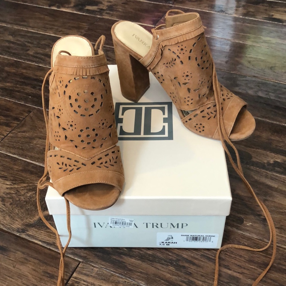EUC 7.5 Karah Tie Up Heels